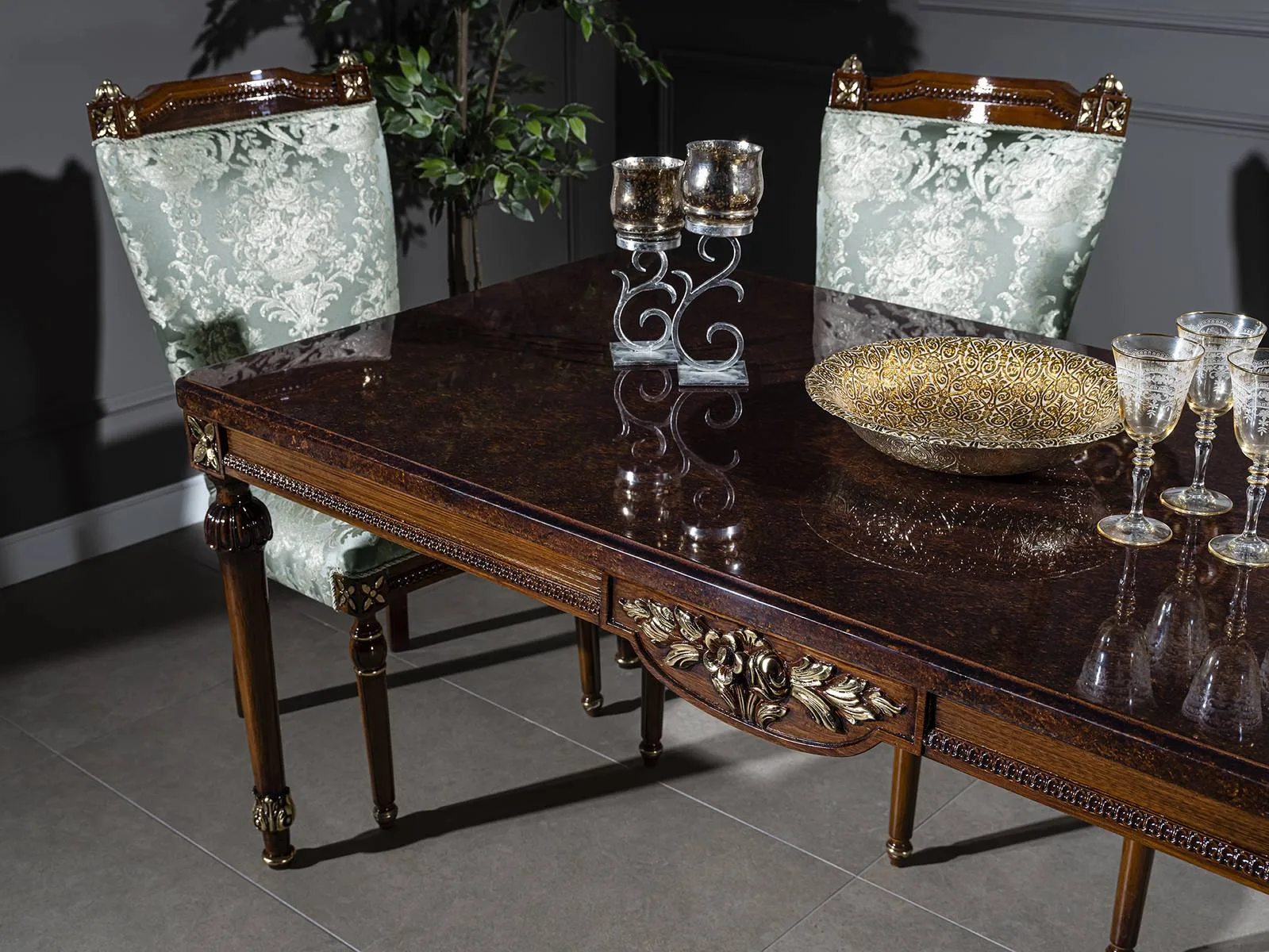 Palace Classic Dining Room Set