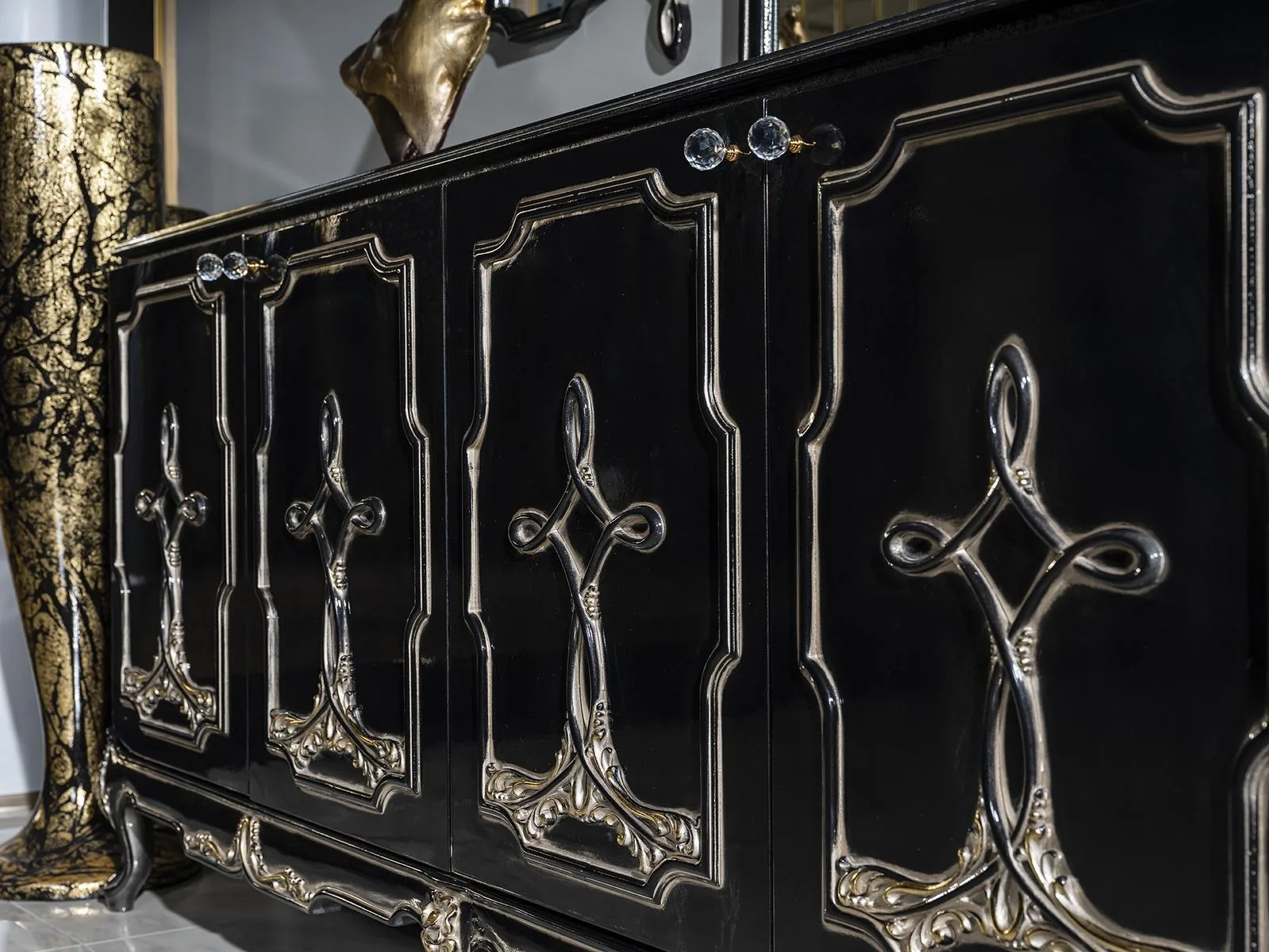 Picasso Classic Dining Room Set